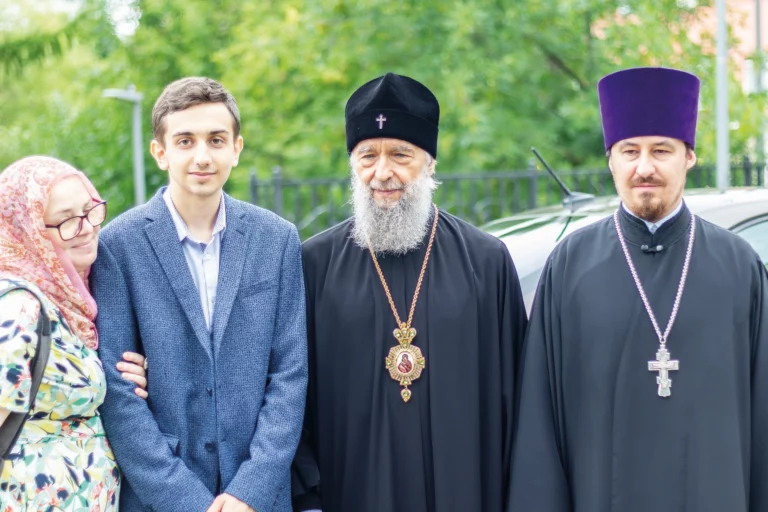 Поздравляем алтарника Георгия с поступлением в вуз