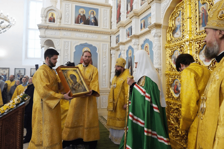 Святейший Патриарх Кирилл: «Мы должны крепко держаться за Церковь…»
