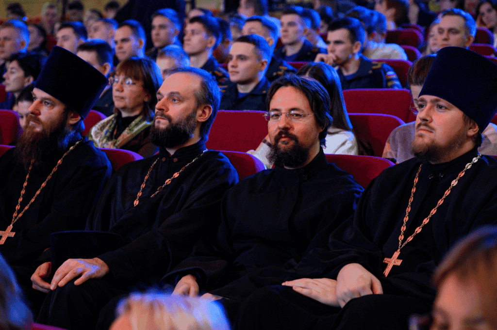 Клирик и сотрудники воскресной школы храма посетили пленарное заседание окружных Рождественских чтений