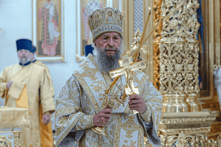 Фоторепортаж с архиерейского богослужения в Неделю всех святых