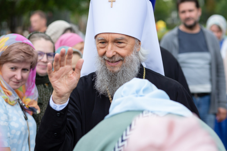 ПРИГЛАШАЕМ НА ВОСКРЕСНУЮ АРХИЕРЕЙСКУЮ ЛИТУРГИЮ