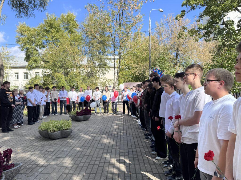 Священник Ростокинского храма выступил на траурном митинге, по окончании которого совершил заупокойную литию о воине СВО