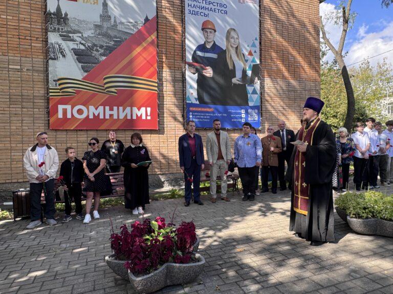 Священник Ростокинского храма выступил на траурном митинге, по окончании которого совершил заупокойную литию о воине СВО