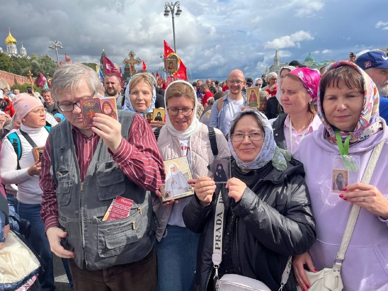 Фотографии наших прихожан с Общемосковского крестного хода